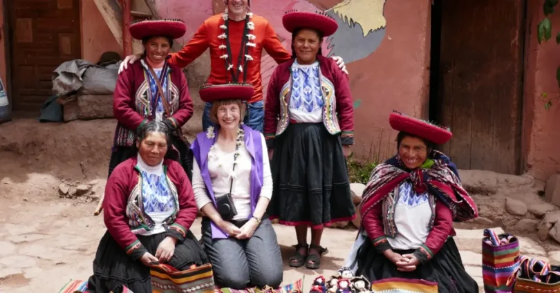 how to experience local culture while traveling